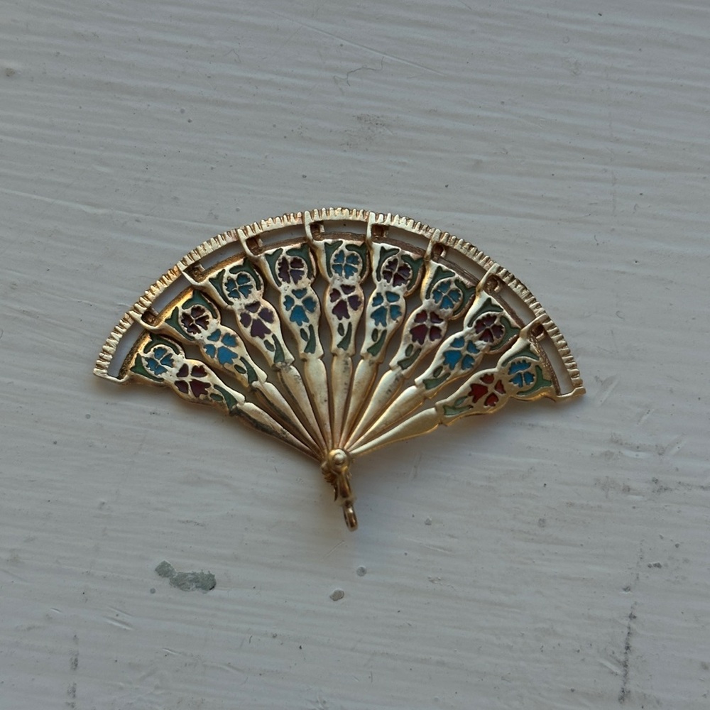 14K Gold Vintage Fan Enamel Articulated Charm Pendant